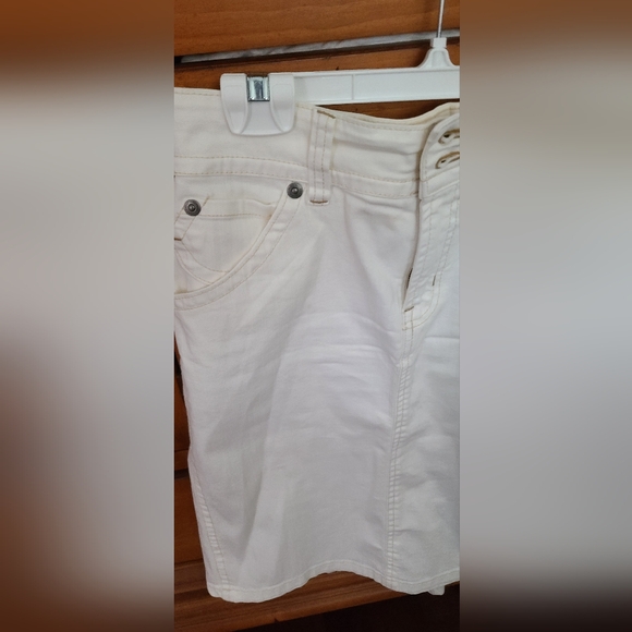 White skirt - Picture 2 of 11